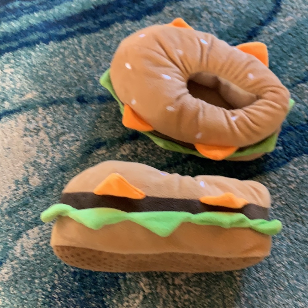 Cheeseburger Slippers, Boys 13/1 - Picture 6 of 7